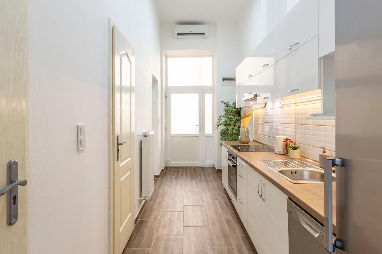 Cozy & Pleasant Homes In The Heart Of Budapest Exterior photo